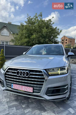 Позашляховик / Кросовер Audi Q7 2016 в 