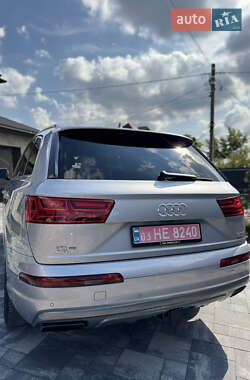 Позашляховик / Кросовер Audi Q7 2016 в 