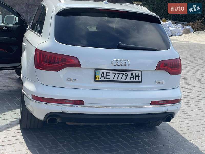 Позашляховик / Кросовер Audi Q7 2015 в Кам'янському