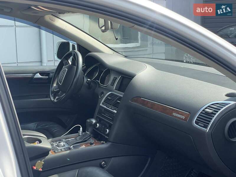 Позашляховик / Кросовер Audi Q7 2015 в Кам'янському