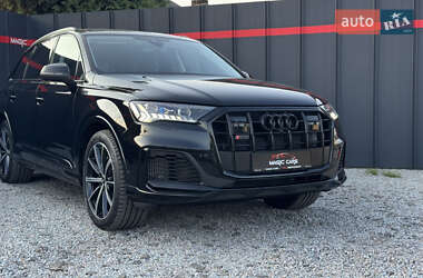 Позашляховик / Кросовер Audi Q7 2023 в 
