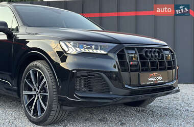 Позашляховик / Кросовер Audi Q7 2023 в 