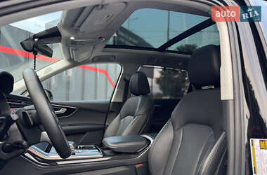 Позашляховик / Кросовер Audi Q7 2023 в 