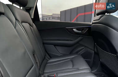 Позашляховик / Кросовер Audi Q7 2023 в 