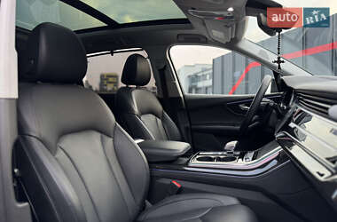 Позашляховик / Кросовер Audi Q7 2023 в 