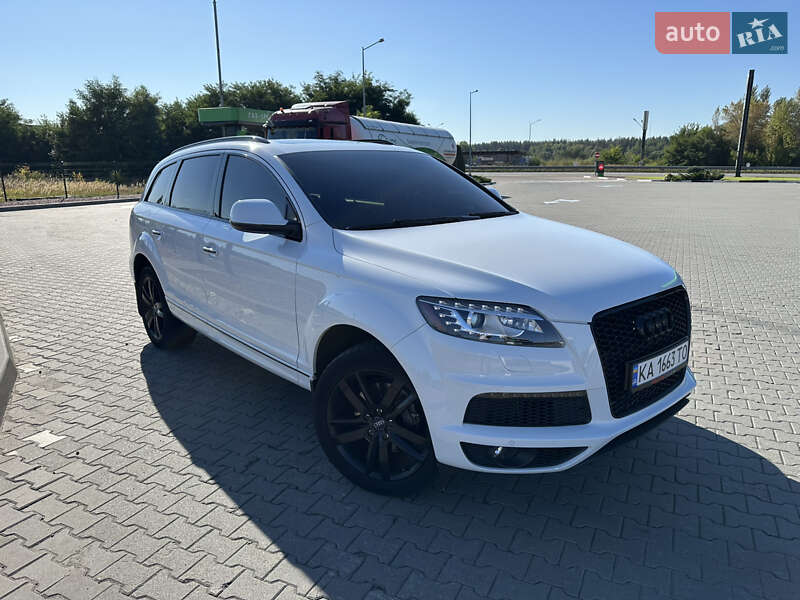 Позашляховик / Кросовер Audi Q7 2015 в Києві