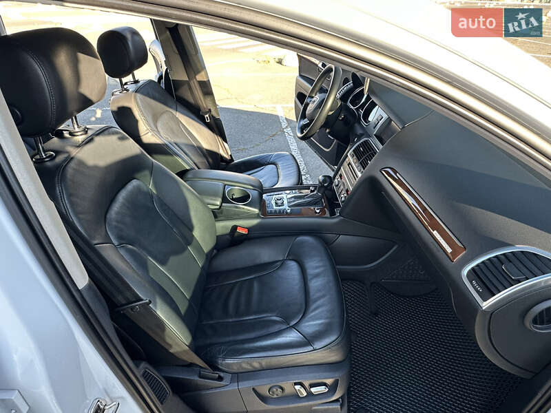 Позашляховик / Кросовер Audi Q7 2015 в Києві