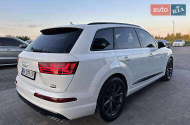 Позашляховик / Кросовер Audi Q7 2015 в 