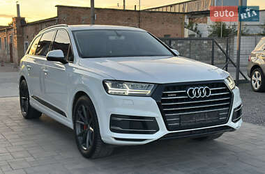 Позашляховик / Кросовер Audi Q7 2015 в 