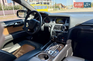 Внедорожник / Кроссовер Audi Q7 2010 в 