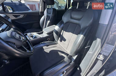 Внедорожник / Кроссовер Audi Q7 2016 в 