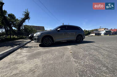 Внедорожник / Кроссовер Audi Q7 2016 в 