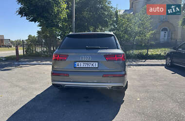 Внедорожник / Кроссовер Audi Q7 2016 в 