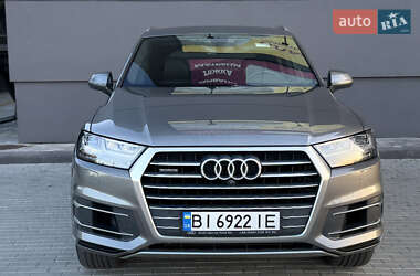 Позашляховик / Кросовер Audi Q7 2016 в 