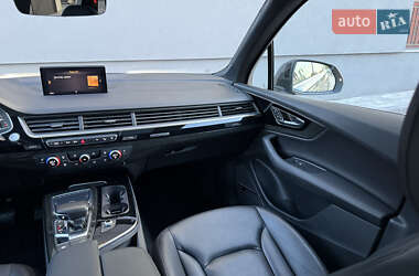 Позашляховик / Кросовер Audi Q7 2016 в 