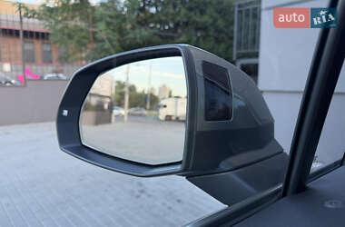 Позашляховик / Кросовер Audi Q7 2016 в 