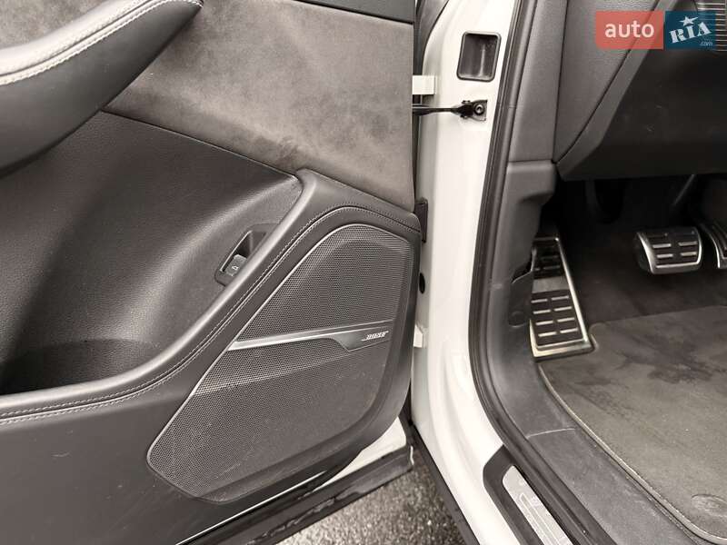 Позашляховик / Кросовер Audi Q7 2016 в Сиховому