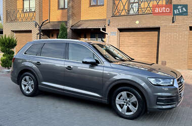 Внедорожник / Кроссовер Audi Q7 2015 в 