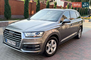 Внедорожник / Кроссовер Audi Q7 2015 в 