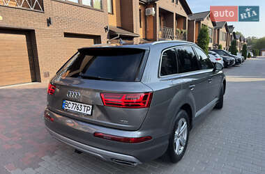Внедорожник / Кроссовер Audi Q7 2015 в 