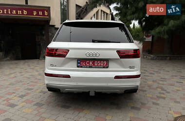 Внедорожник / Кроссовер Audi Q7 2017 в 
