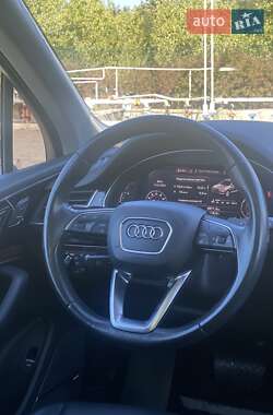 Внедорожник / Кроссовер Audi Q7 2017 в 