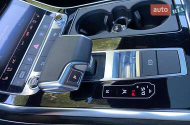 Позашляховик / Кросовер Audi Q7 2021 в 
