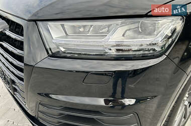 Позашляховик / Кросовер Audi Q7 2017 в 