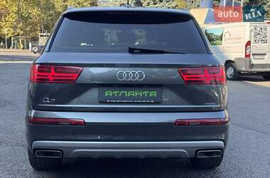 Позашляховик / Кросовер Audi Q7 2015 в 