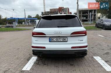 Позашляховик / Кросовер Audi Q7 2021 в 