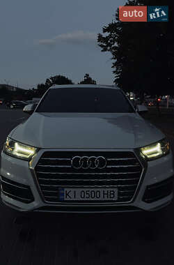 Позашляховик / Кросовер Audi Q7 2016 в 