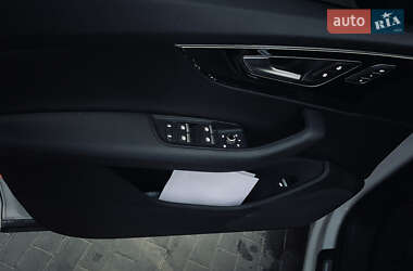 Позашляховик / Кросовер Audi Q7 2016 в 