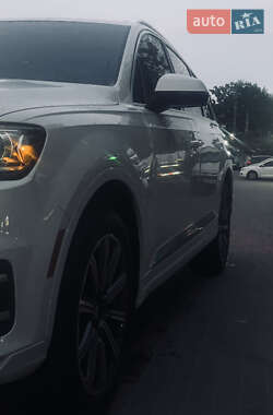Позашляховик / Кросовер Audi Q7 2016 в 