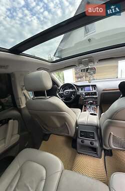 Позашляховик / Кросовер Audi Q7 2012 в 