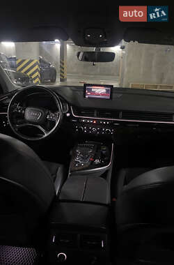 Внедорожник / Кроссовер Audi Q7 2015 в 
