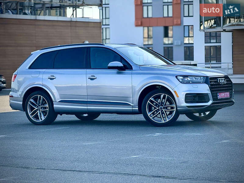 Внедорожник / Кроссовер Audi Q7 2017 в 