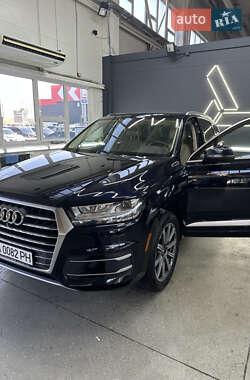 Внедорожник / Кроссовер Audi Q7 2017 в 