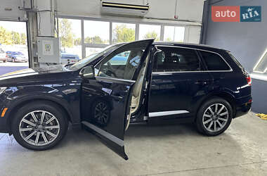 Внедорожник / Кроссовер Audi Q7 2017 в 