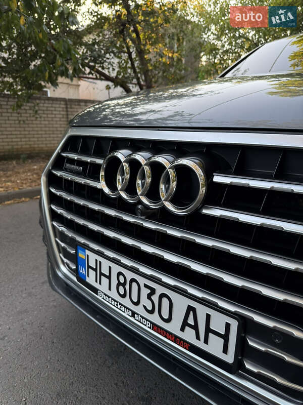 Внедорожник / Кроссовер Audi Q7 2015 в Одессе
