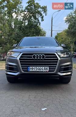 Позашляховик / Кросовер Audi Q7 2018 в 