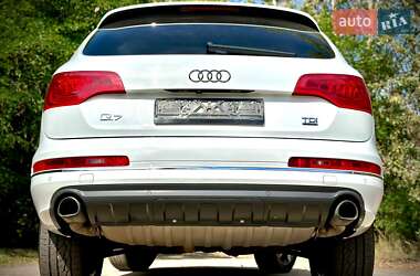 Позашляховик / Кросовер Audi Q7 2013 в 