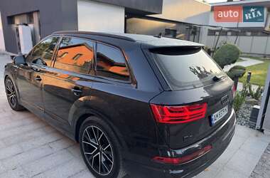 Позашляховик / Кросовер Audi Q7 2018 в 