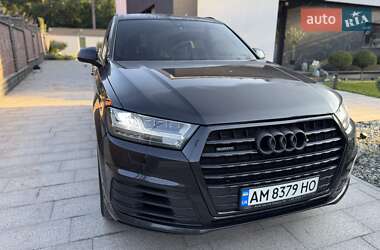Позашляховик / Кросовер Audi Q7 2018 в 