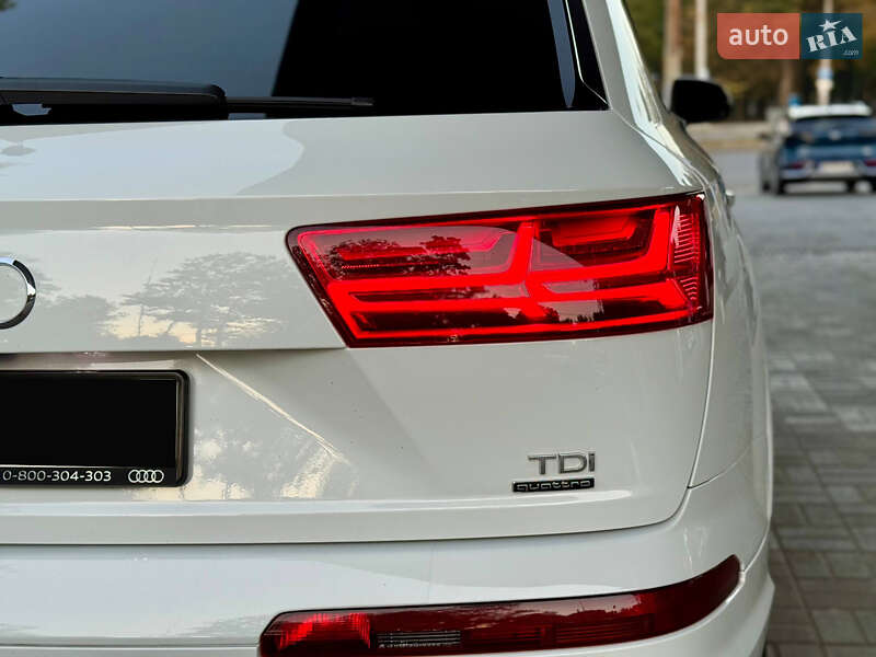 Позашляховик / Кросовер Audi Q7 2015 в Дніпрі