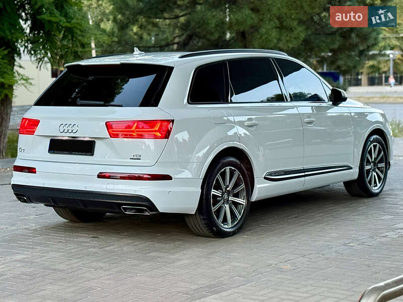 Позашляховик / Кросовер Audi Q7 2015 в Дніпрі