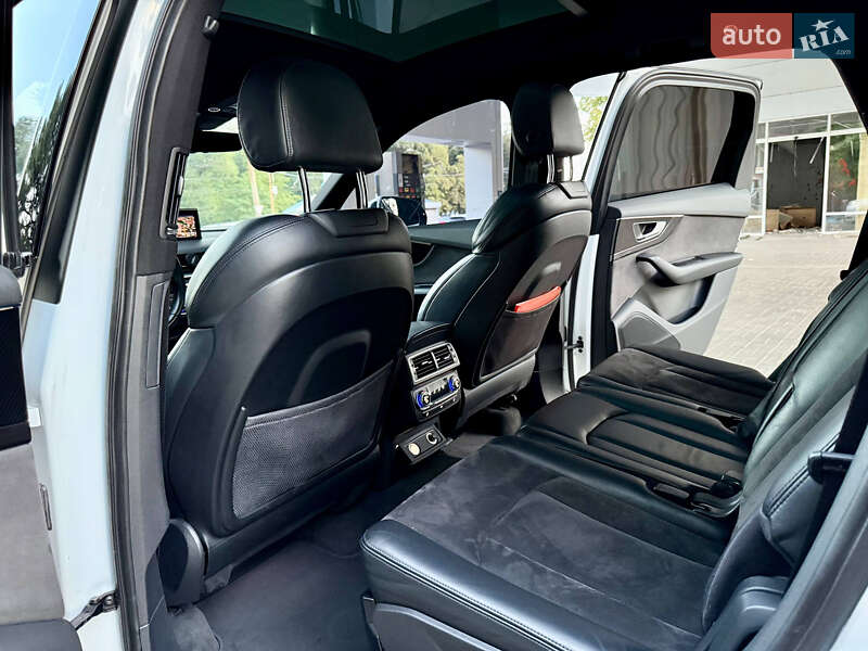 Позашляховик / Кросовер Audi Q7 2015 в Дніпрі