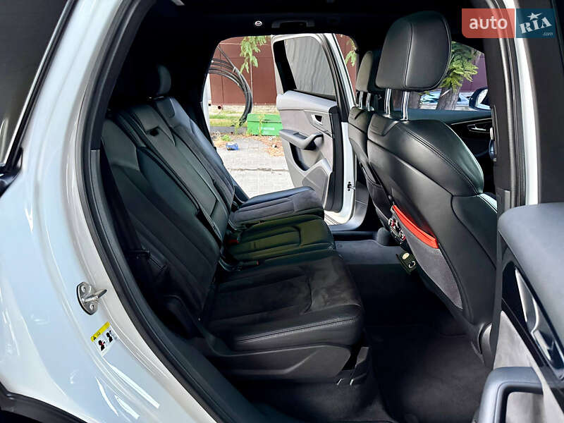 Позашляховик / Кросовер Audi Q7 2015 в Дніпрі