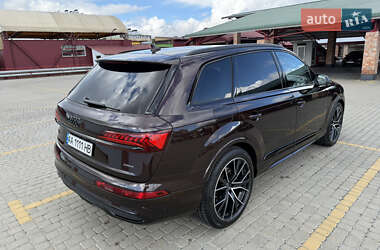 Позашляховик / Кросовер Audi Q7 2022 в 