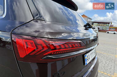 Позашляховик / Кросовер Audi Q7 2022 в 