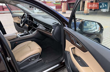 Позашляховик / Кросовер Audi Q7 2022 в 